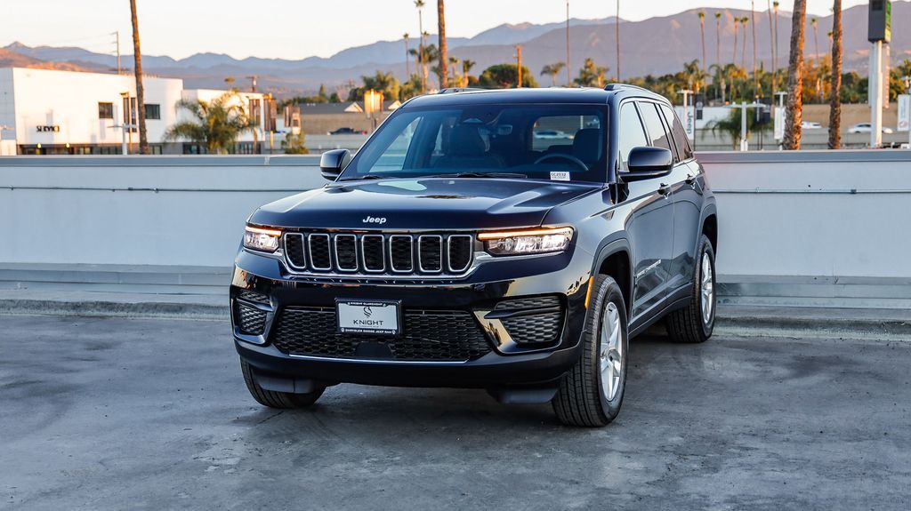 2025 Jeep Grand Cherokee Laredo X photo 4