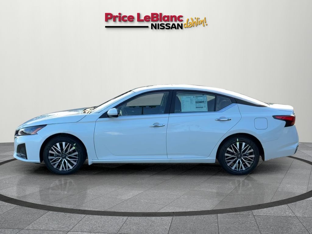 2025 Nissan Altima SV photo 4
