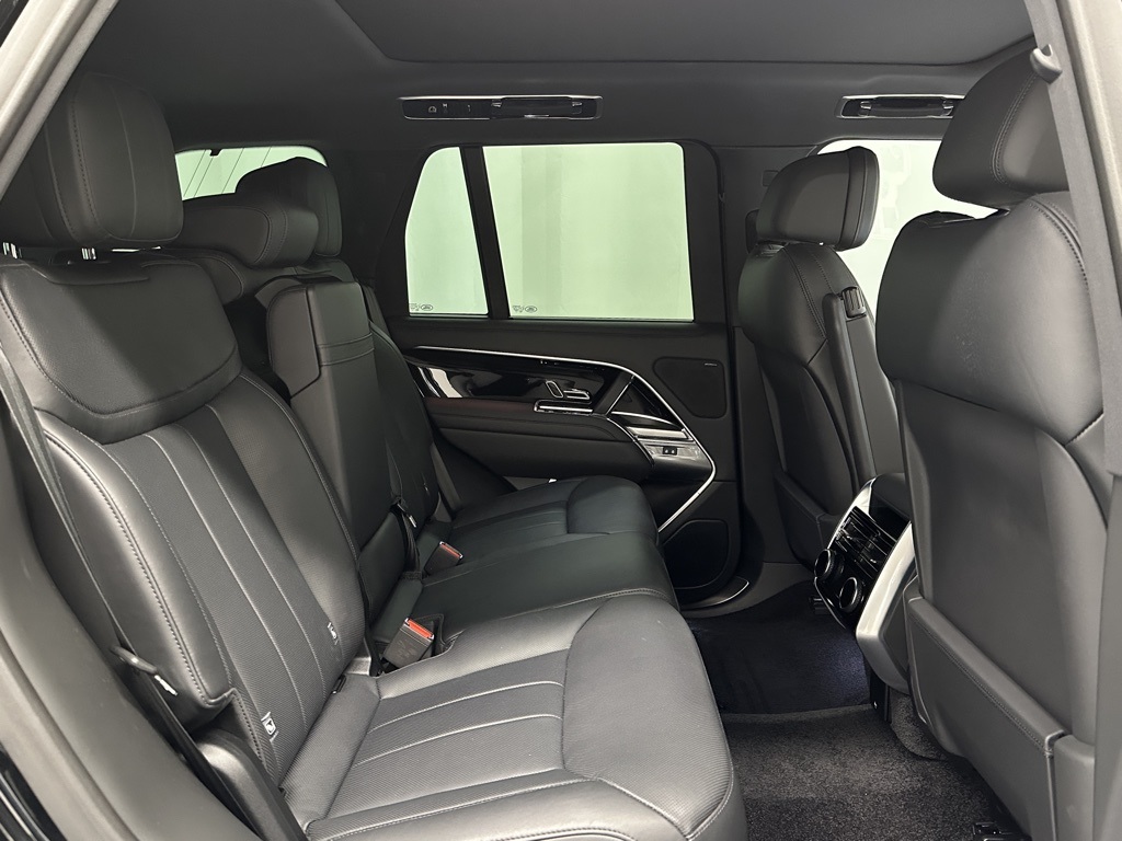 2023 Land Rover Range Rover SE photo 20