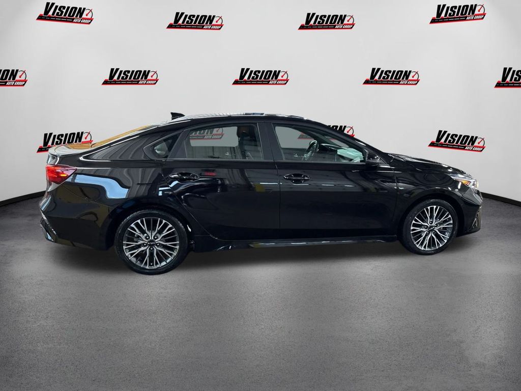 2023 Kia Forte GT-Line photo 4