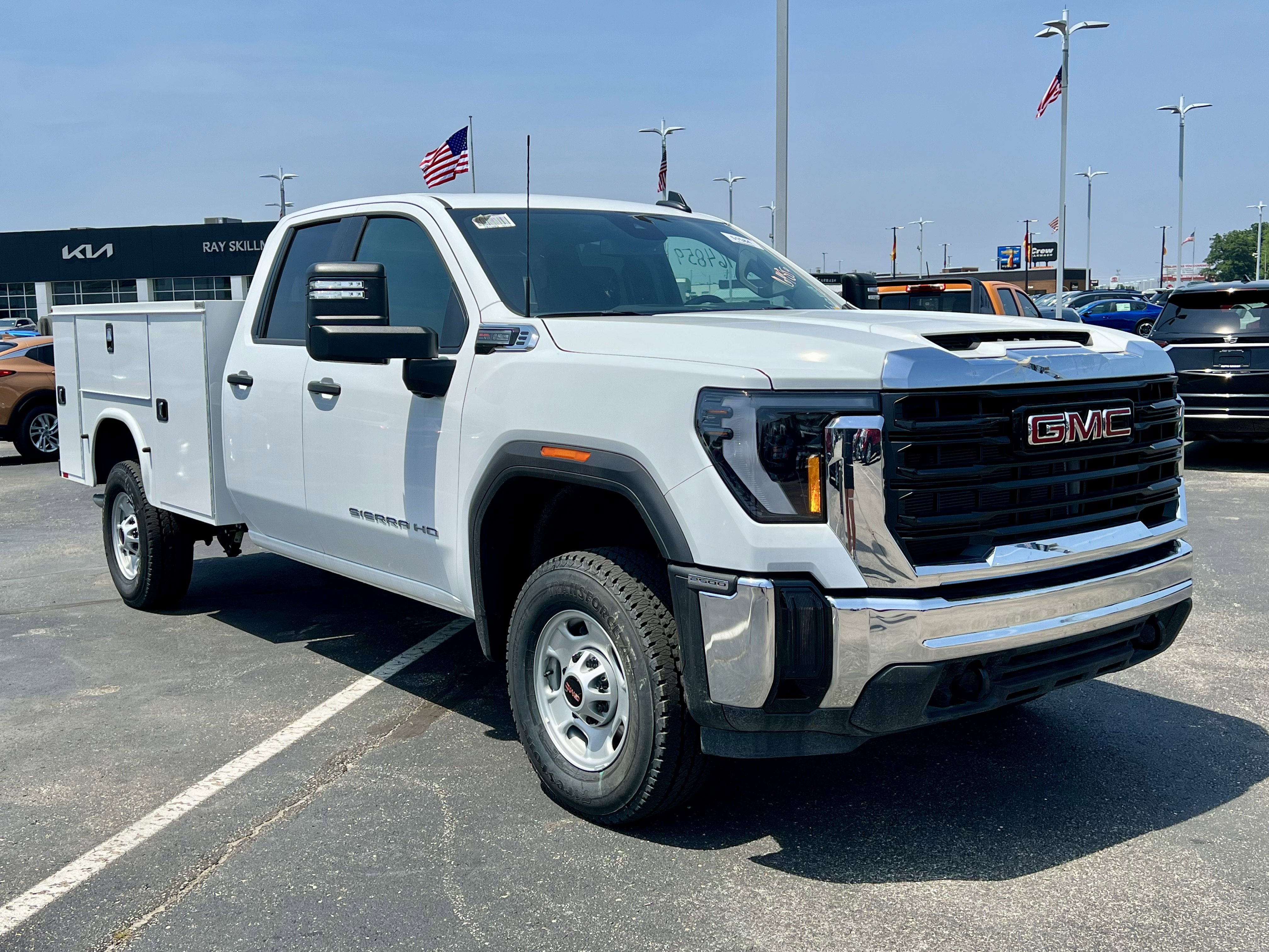 2025 GMC Sierra 2500HD Pro's photo