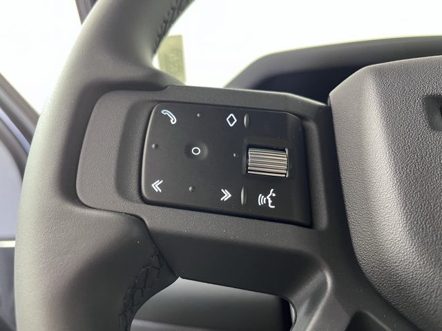 2025 Land Rover Defender 110 S photo 12