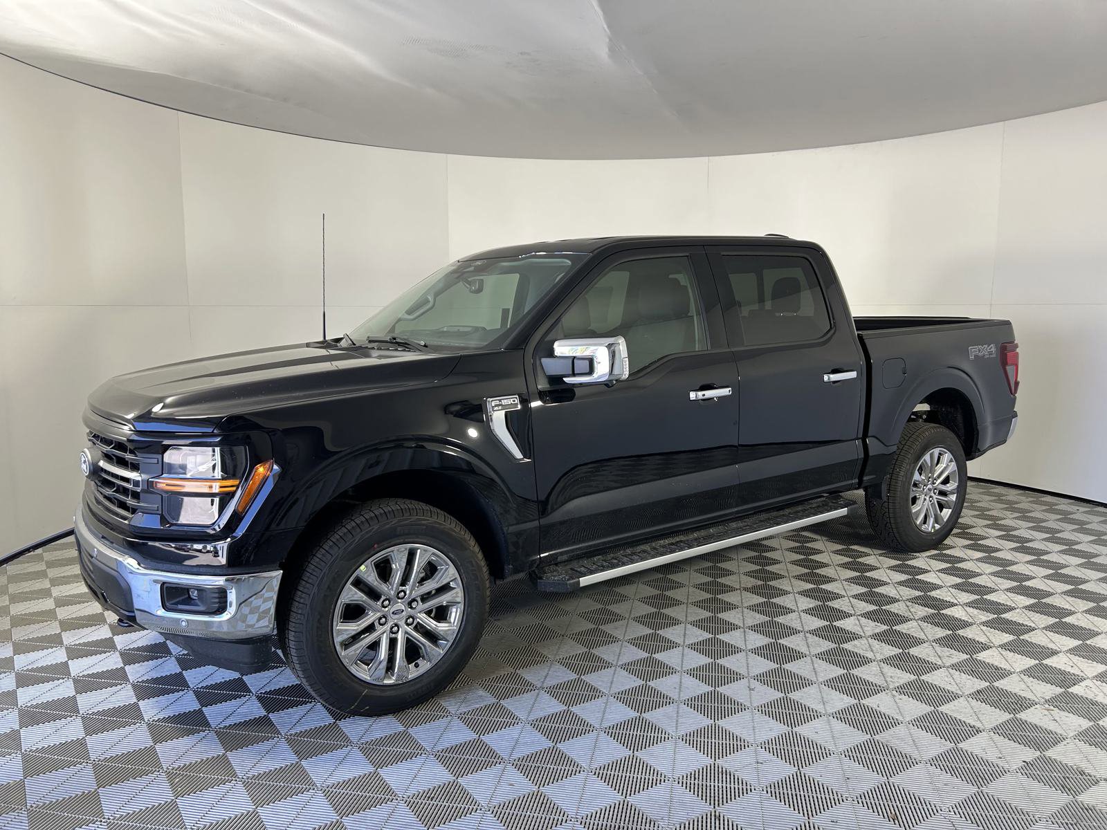 2025 Ford F-150 XLT photo 4