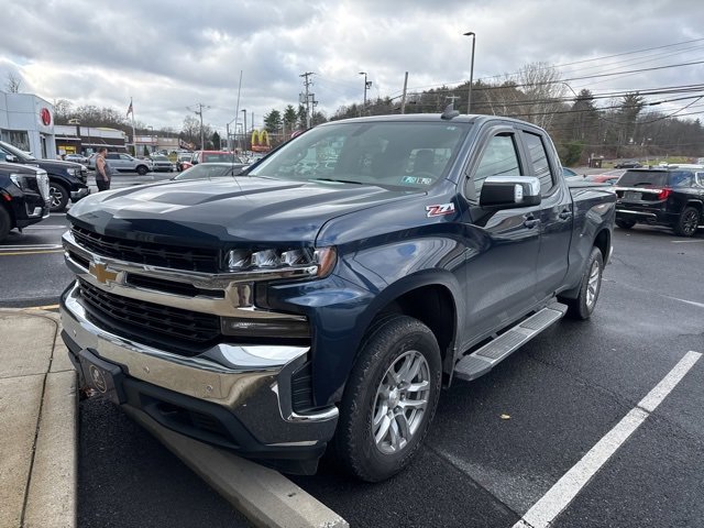 2020 Chevrolet Silverado 1500 LT photo 2