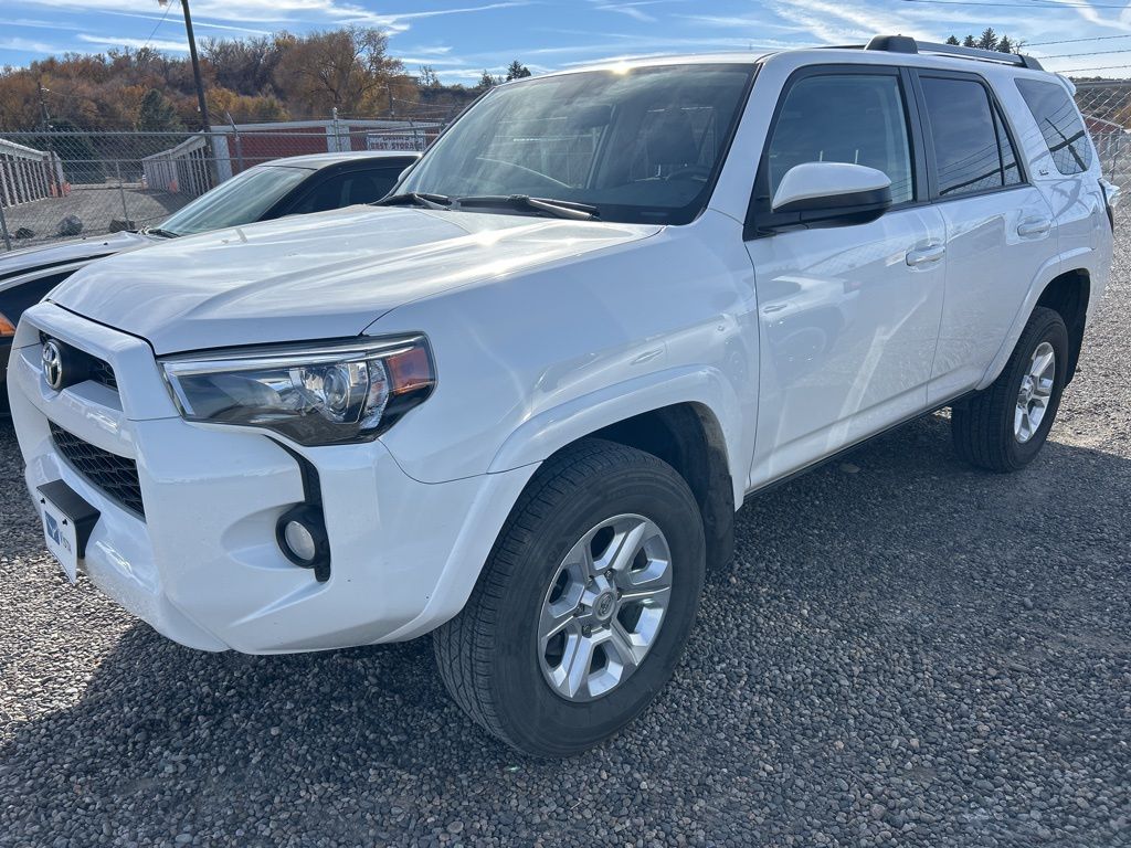 2019 Toyota 4Runner SR5 photo 2