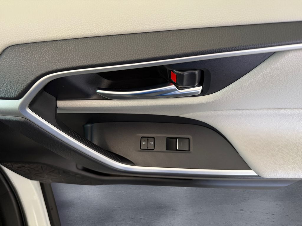 2024 Toyota RAV4 Hybrid XLE photo 13