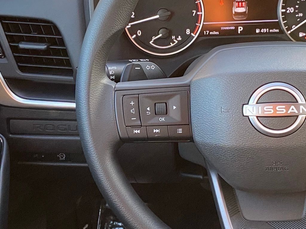 2025 Nissan Rogue S photo 23