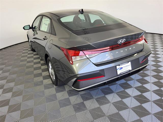 2025 Hyundai Elantra SE photo 6
