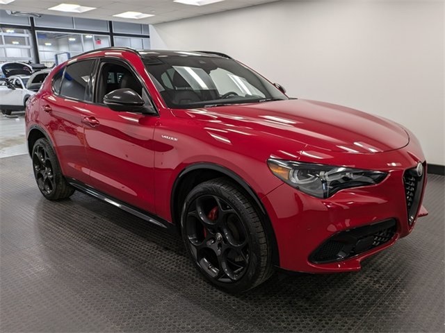 2024 Alfa Romeo Stelvio Ti photo 3
