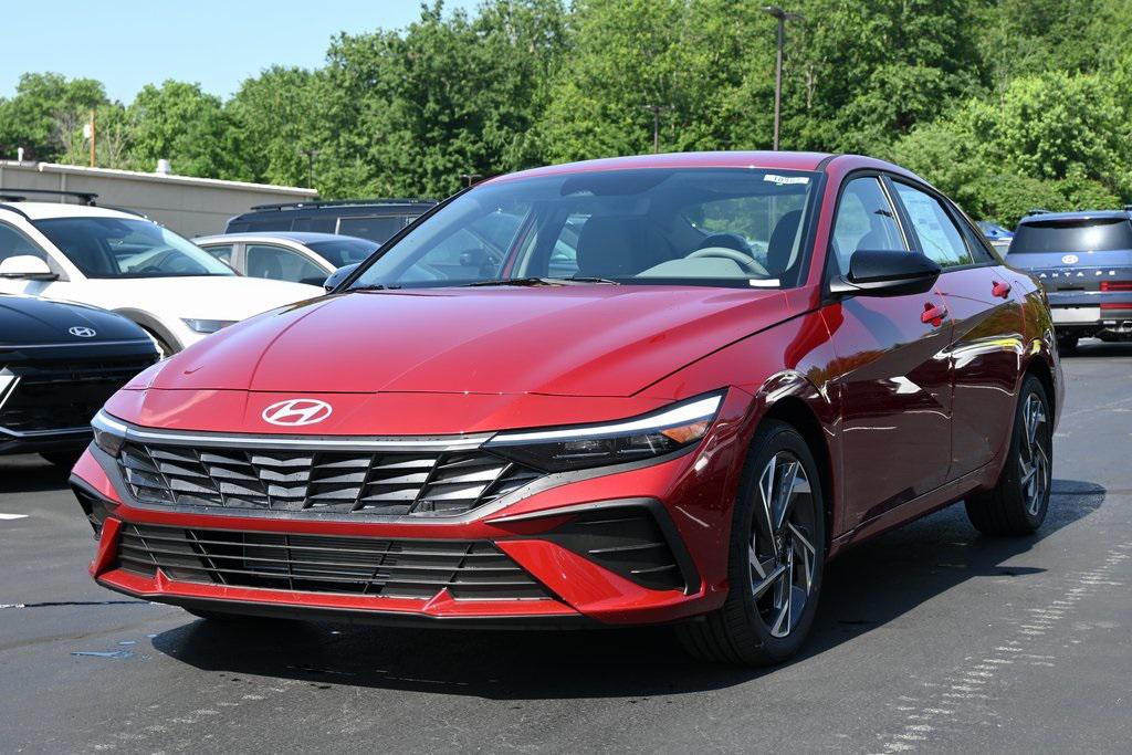 2025 Hyundai Elantra SEL Sport photo 2