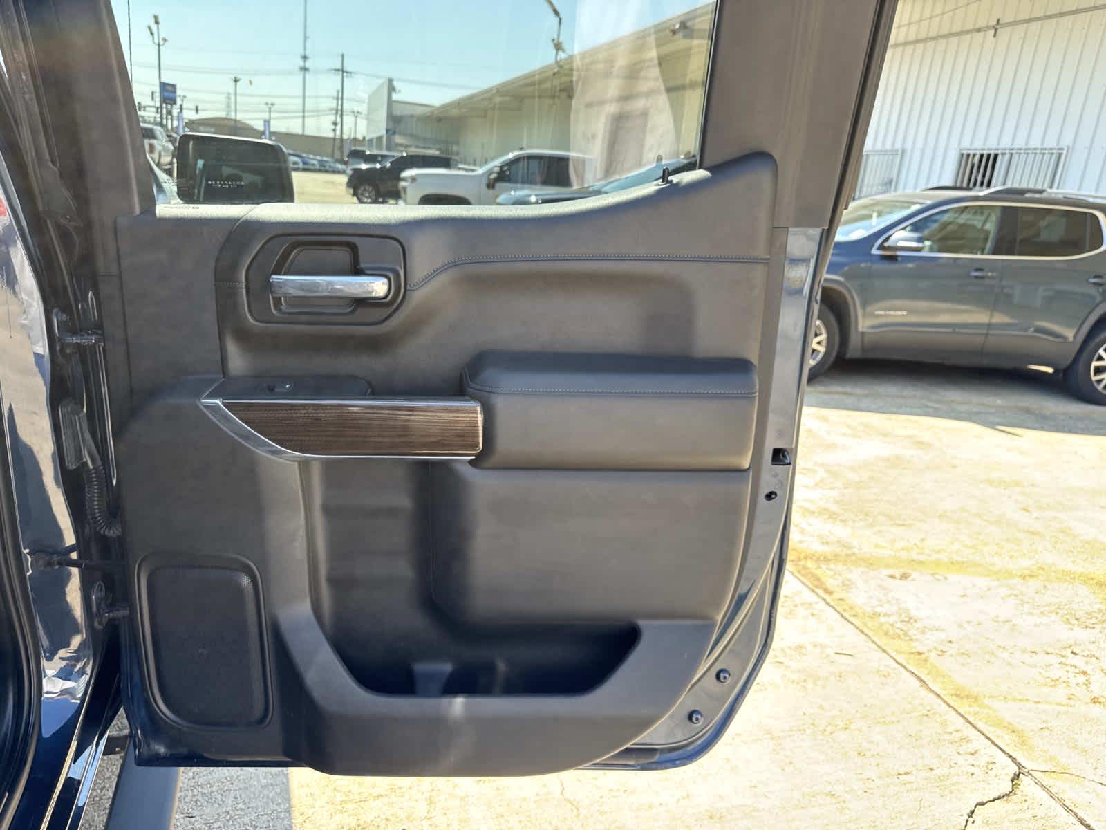 2021 Chevrolet Silverado RST photo 21