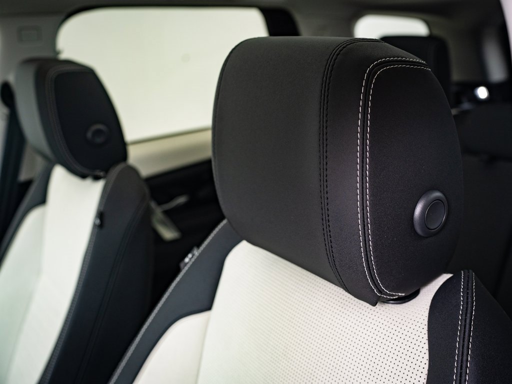 2025 Land Rover Discovery Sport S photo 20