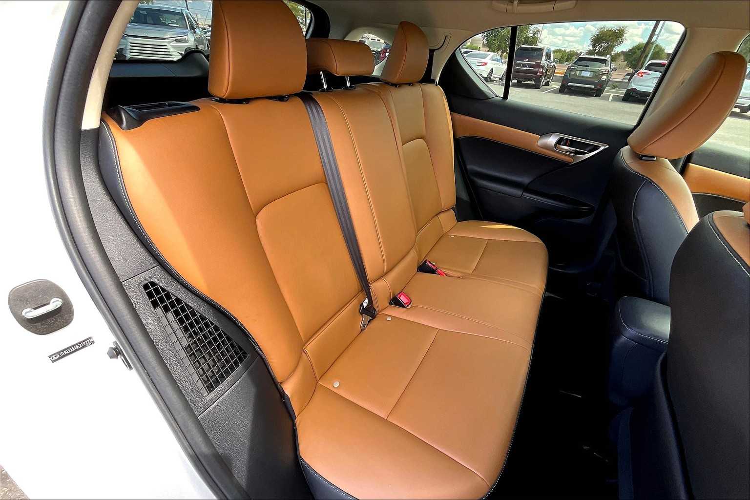 2014 Lexus CT 200h photo 16