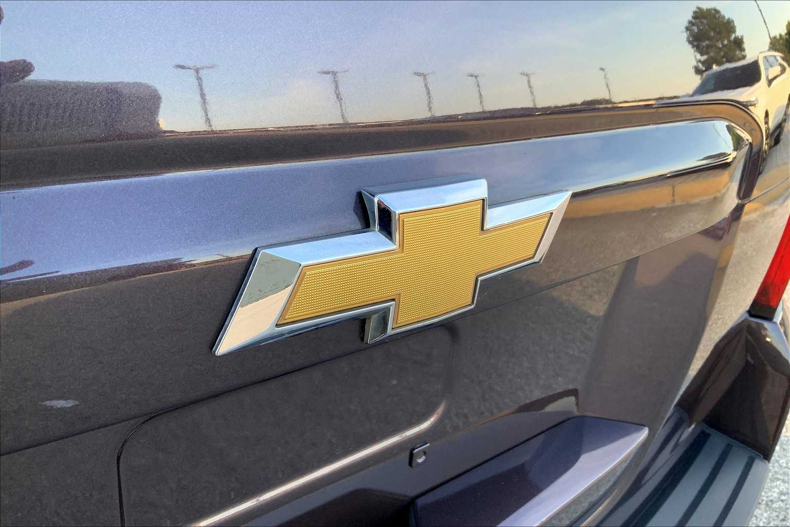 2015 Chevrolet Suburban LT photo 30