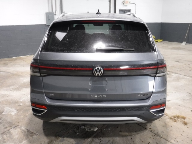 2025 Volkswagen Taos SE photo 8