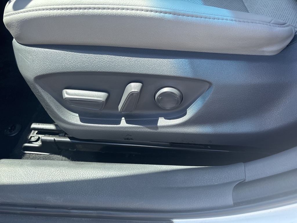 2018 Toyota Camry XSE photo 14