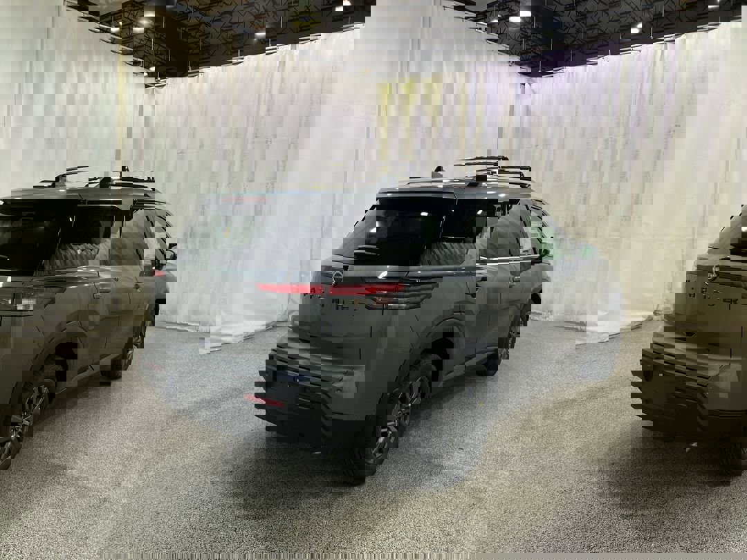 2025 Nissan Pathfinder SV photo 3