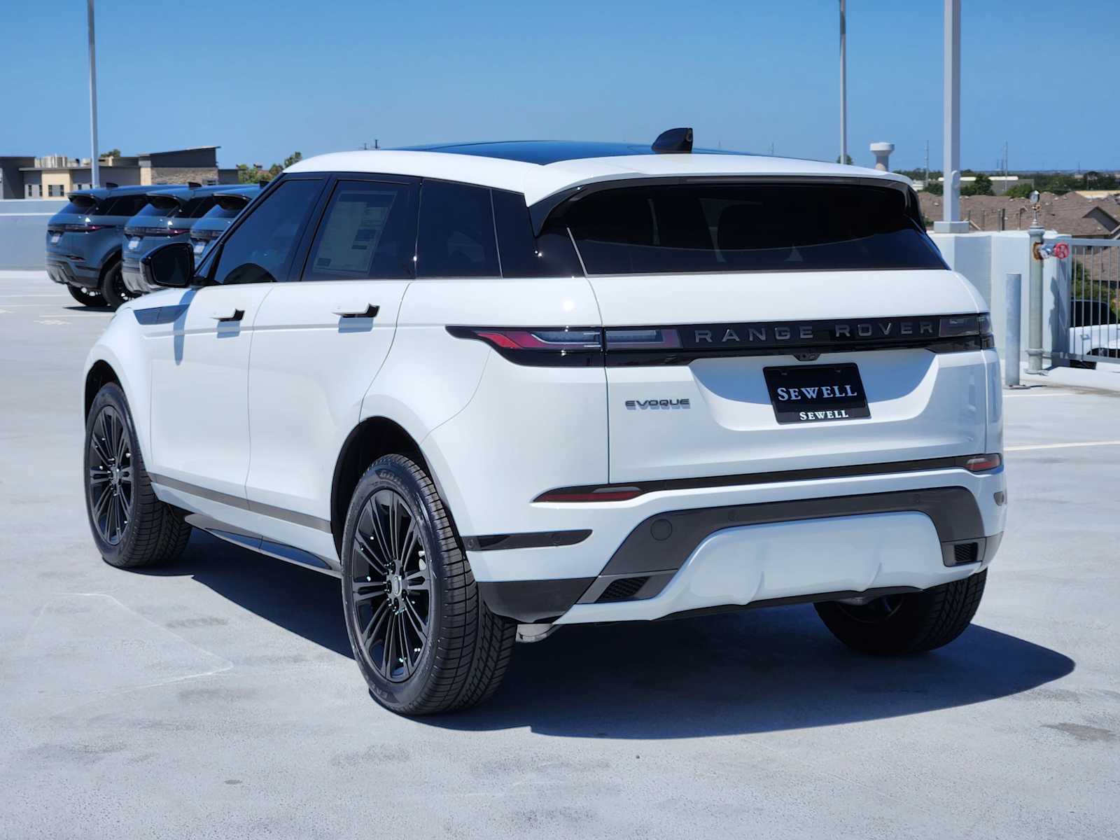 2026 Land Rover Range Rover Evoque Dynamic SE photo 5