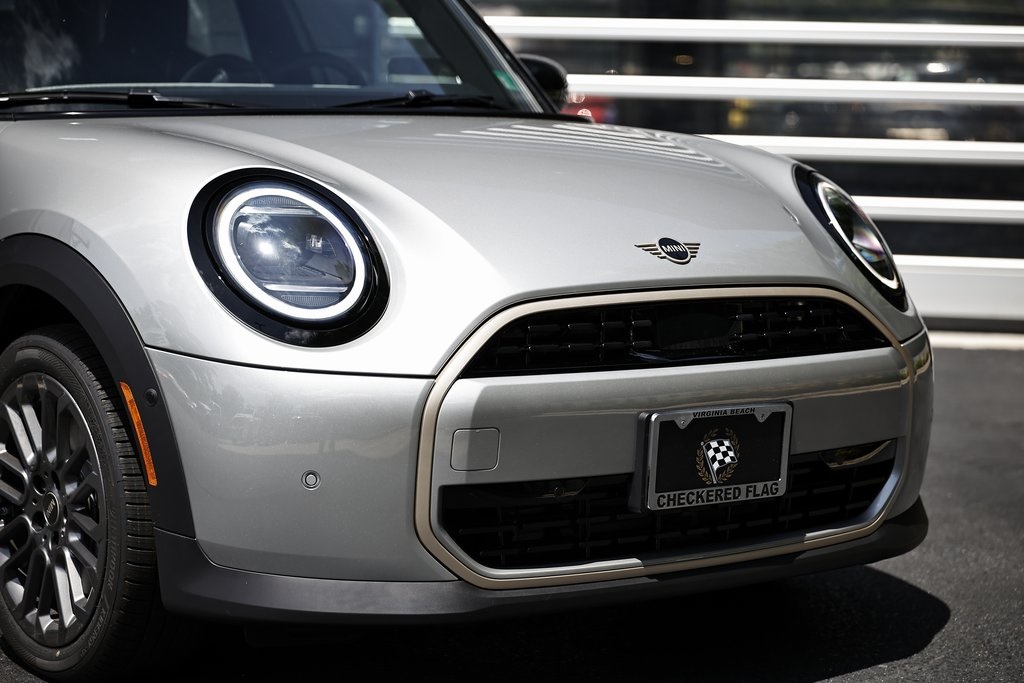 2025 Mini Cooper 4 Door Hardtop Signature photo 2
