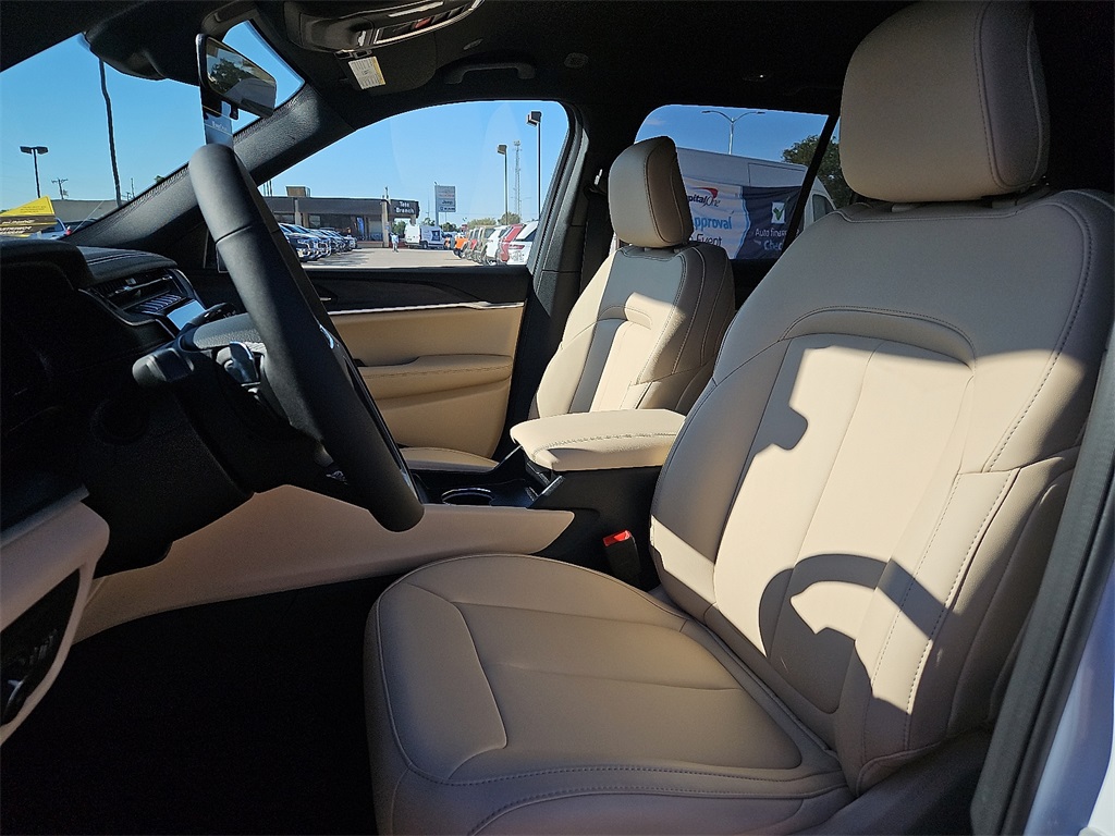 2025 Jeep Grand Cherokee Limited photo 14