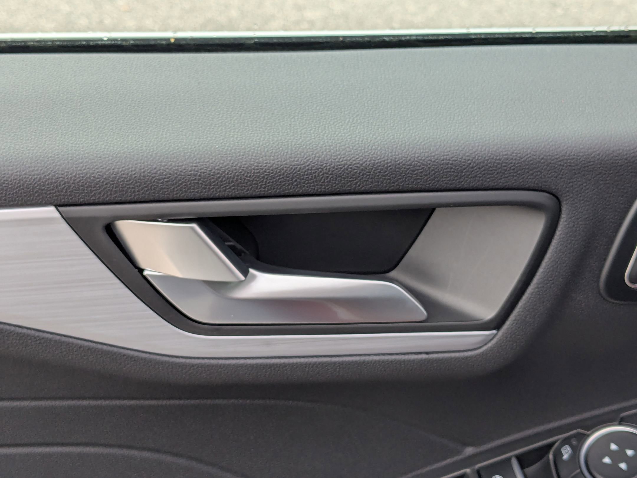 2025 Ford Escape Plug-In Hybrid photo 12