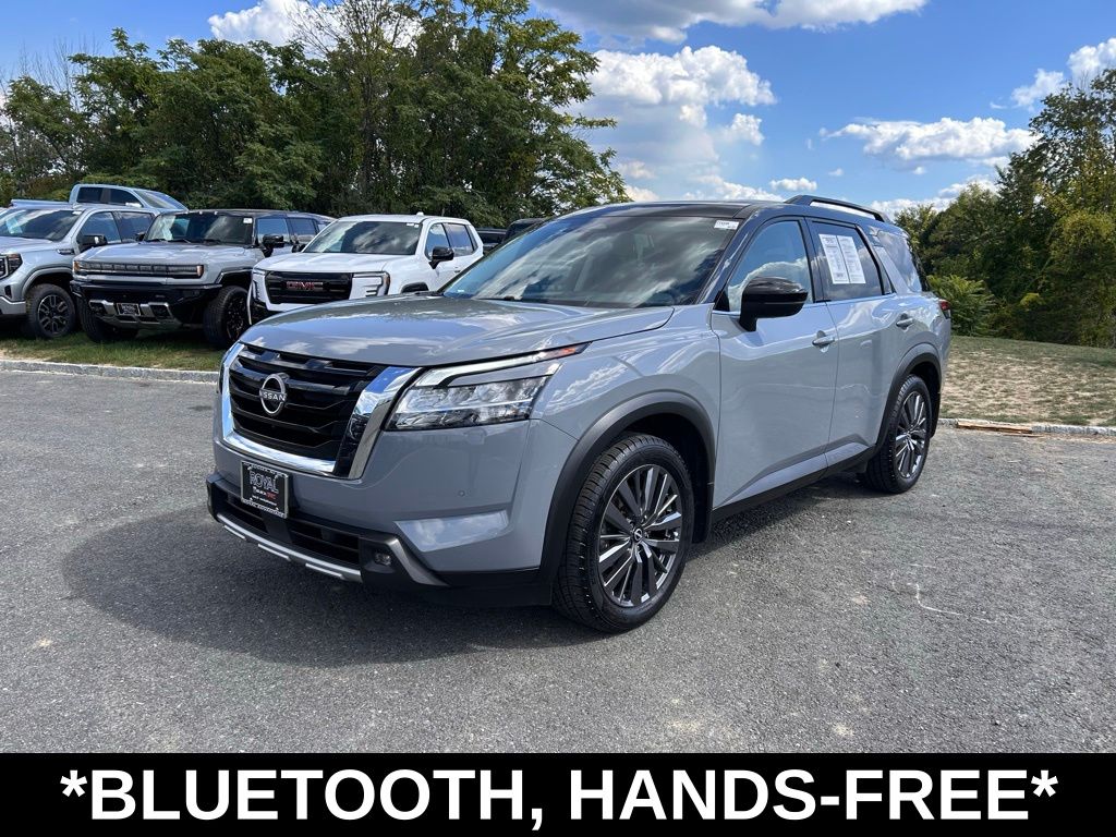 2022 Nissan Pathfinder SL photo 3