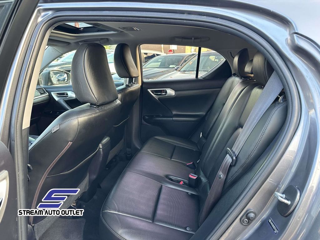 2013 Lexus CT 200h photo 13