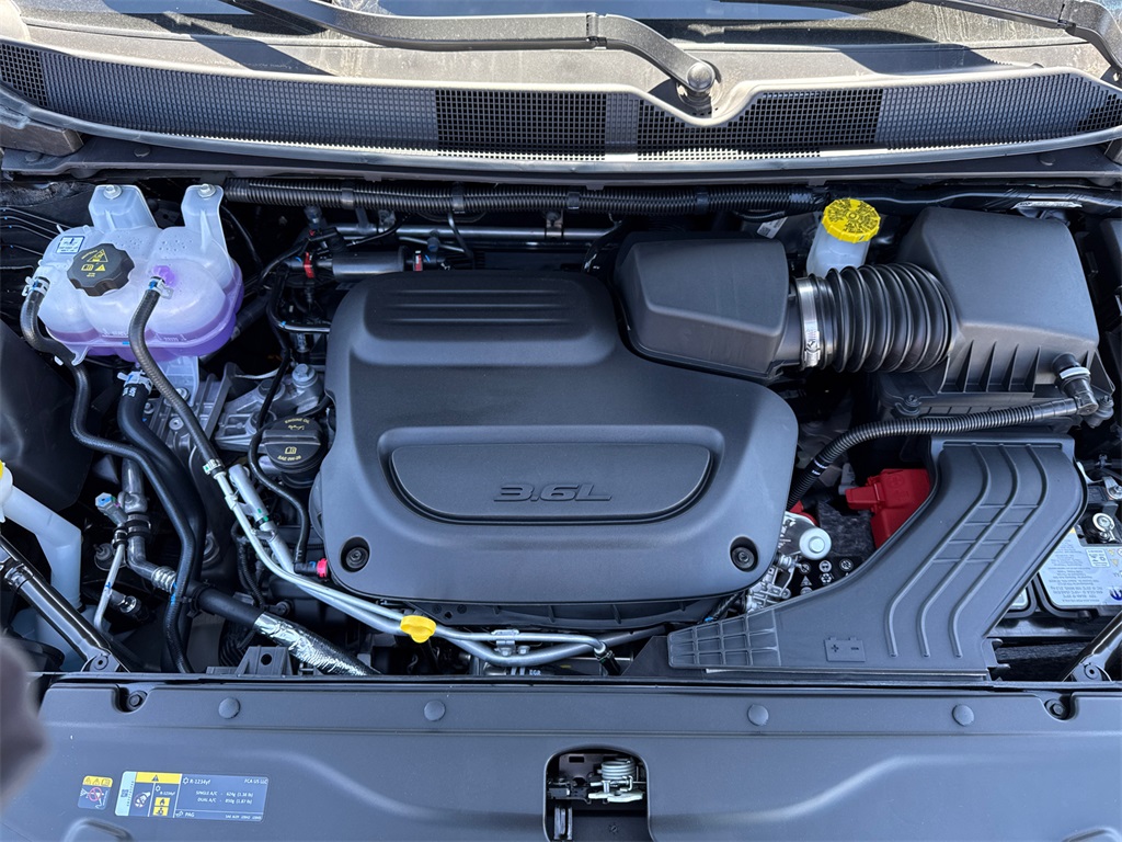 2025 Chrysler Voyager LX photo 8