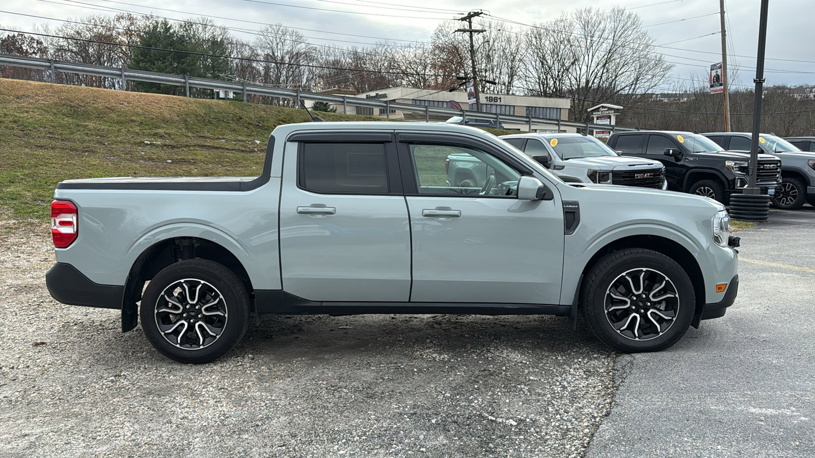 2023 Ford Maverick Lariat photo 3