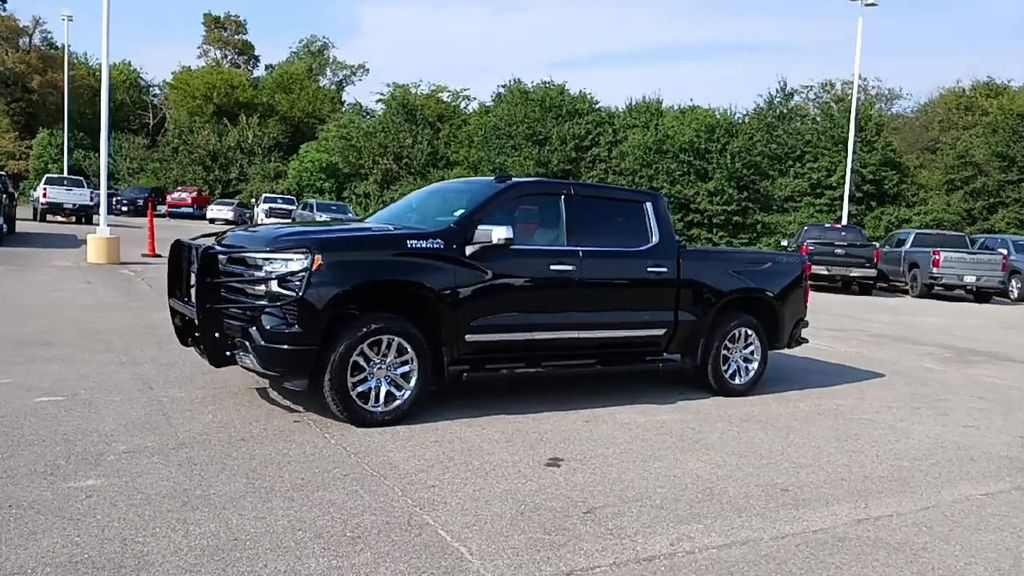 2025 Chevrolet Silverado 1500 High Country photo 3