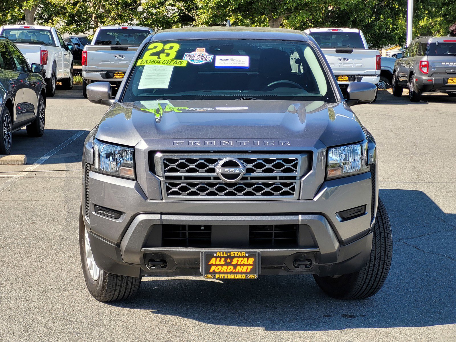 2023 Nissan Frontier SV photo 2