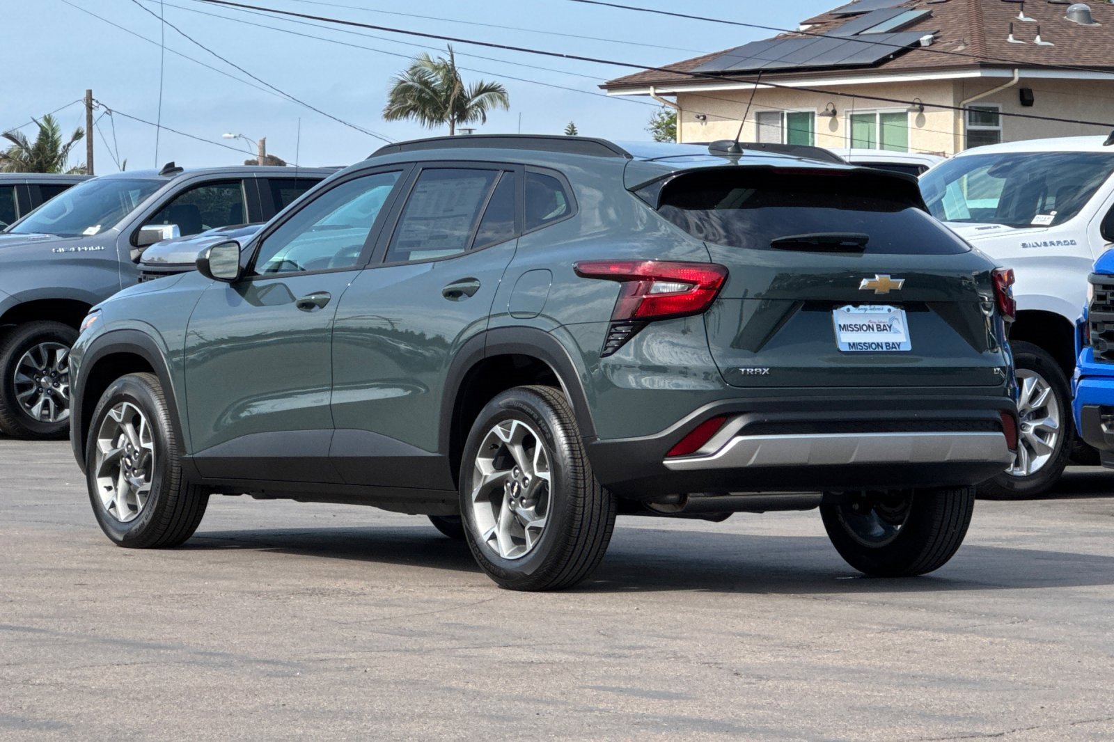 2025 Chevrolet Trax LT photo 4