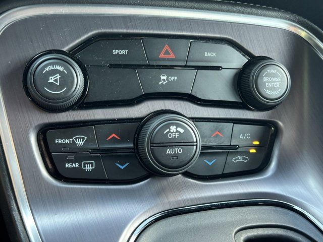 2016 Dodge Challenger SXT photo 9