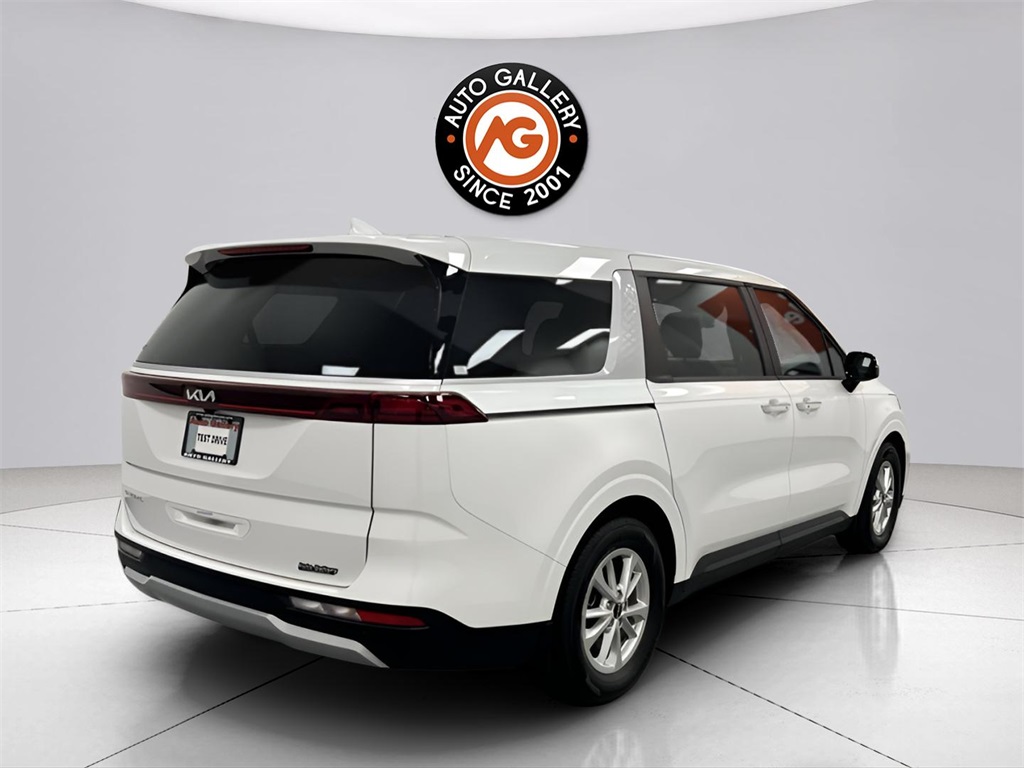 2024 Kia Carnival LX photo 7