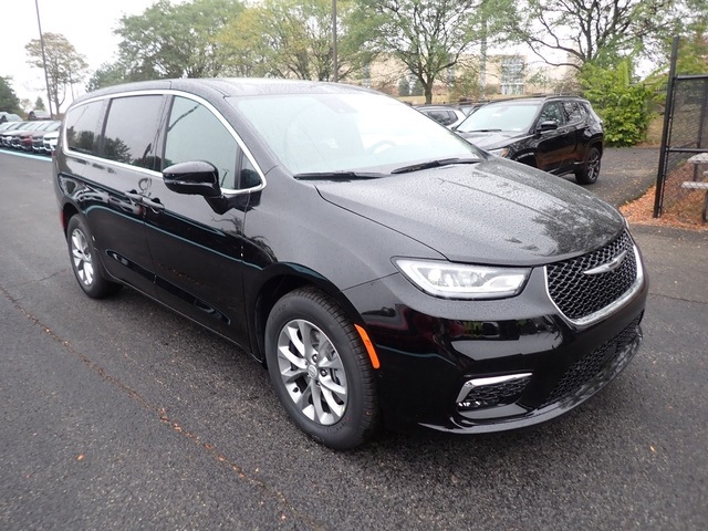 2026 Chrysler Pacifica photo 7