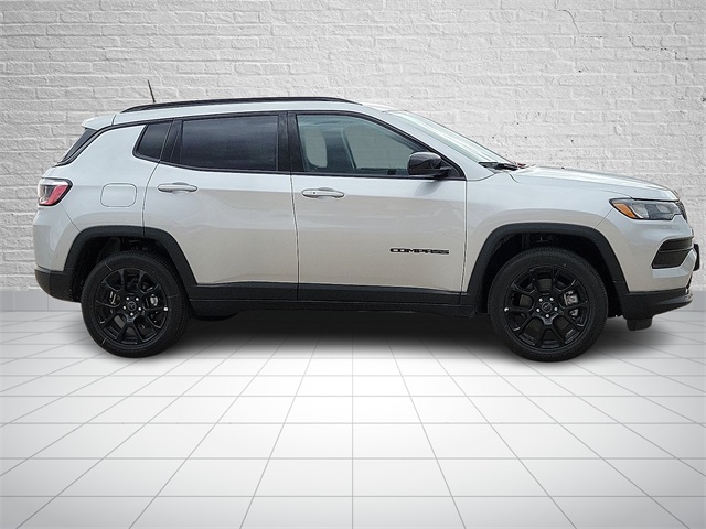 2026 Jeep Compass Latitude photo 4