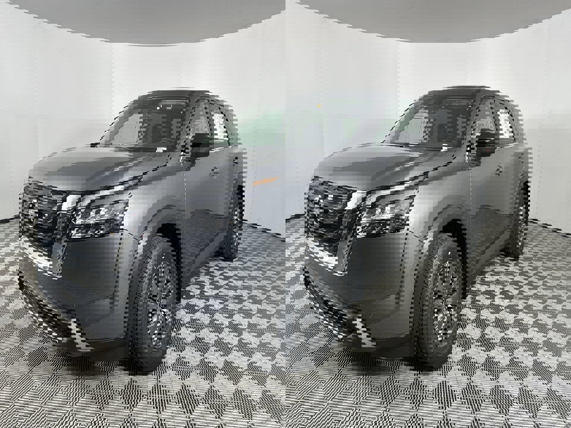 2025 Nissan Pathfinder S photo 3