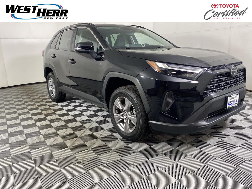 2022 Toyota RAV4 XLE's photo