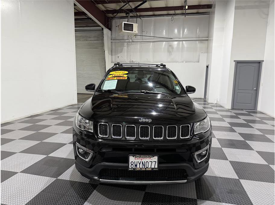 Used 2019 Diamond Black Crystal Pearlcoat Jeep Limited image 4