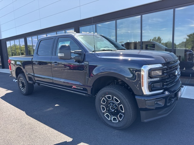 2025 Ford F-350 Super Duty Platinum's photo