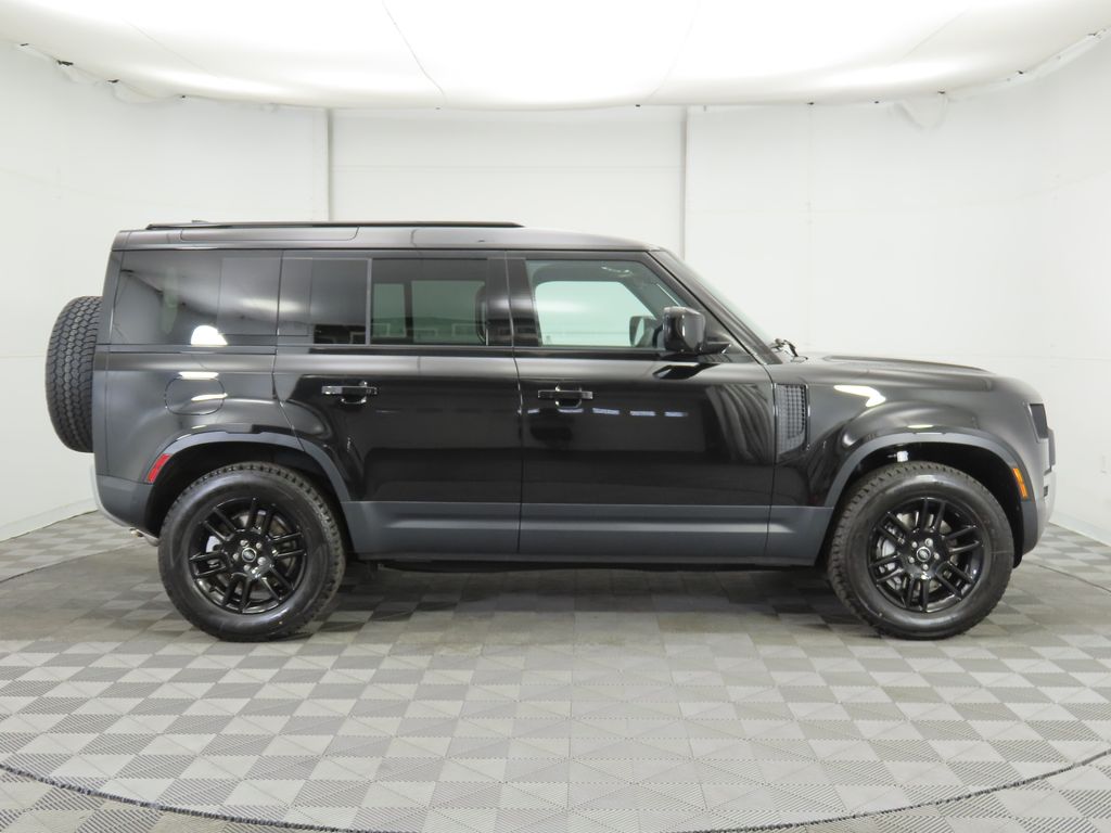 2025 Land Rover Defender 110 S photo 4