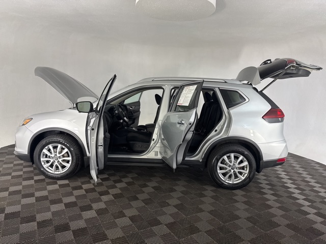 2018 Nissan Rogue SV photo 13