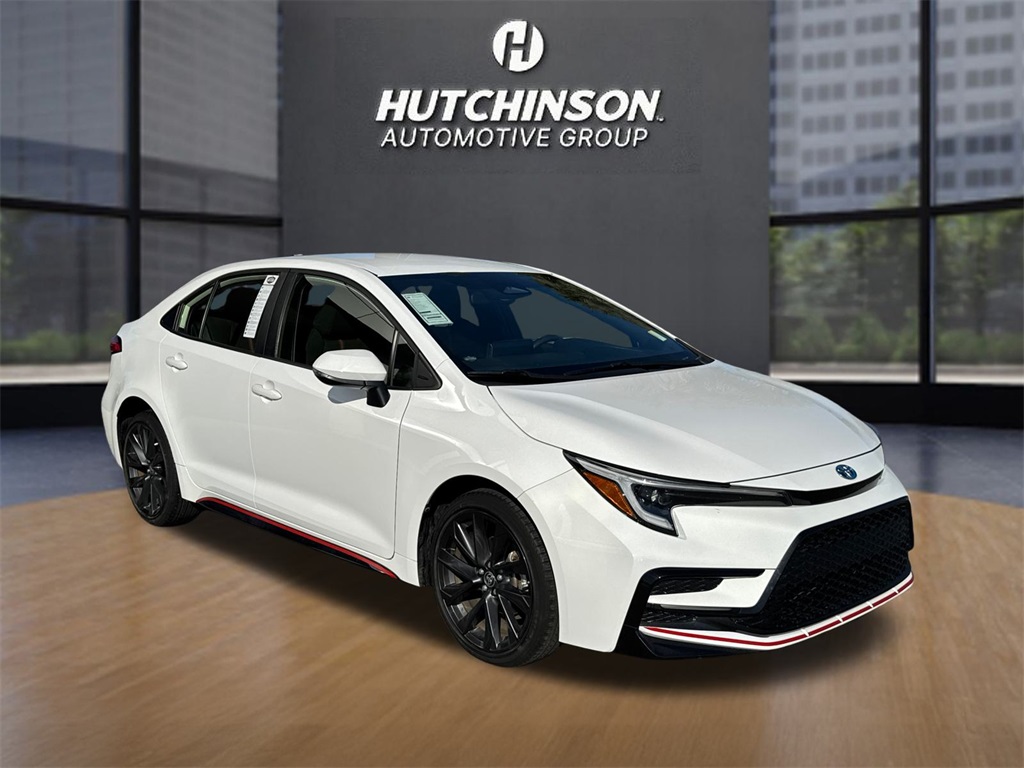 2023 Toyota Corolla SE's photo