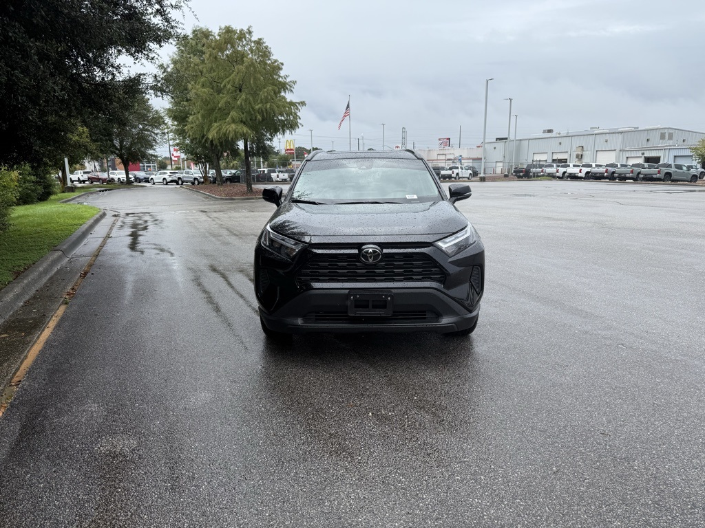 2025 Toyota RAV4 XLE photo 7