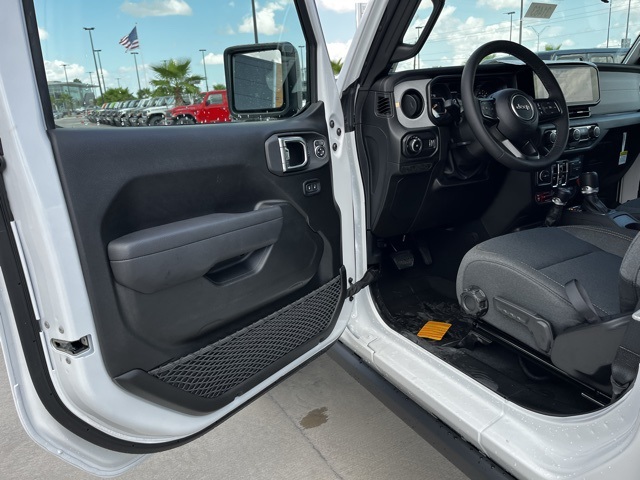 2025 Jeep Wrangler Willys photo 13