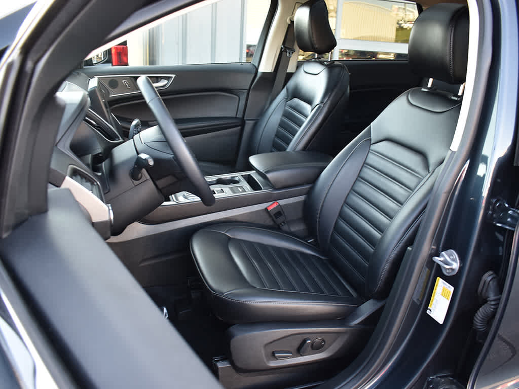 2024 Ford Edge SEL photo 2