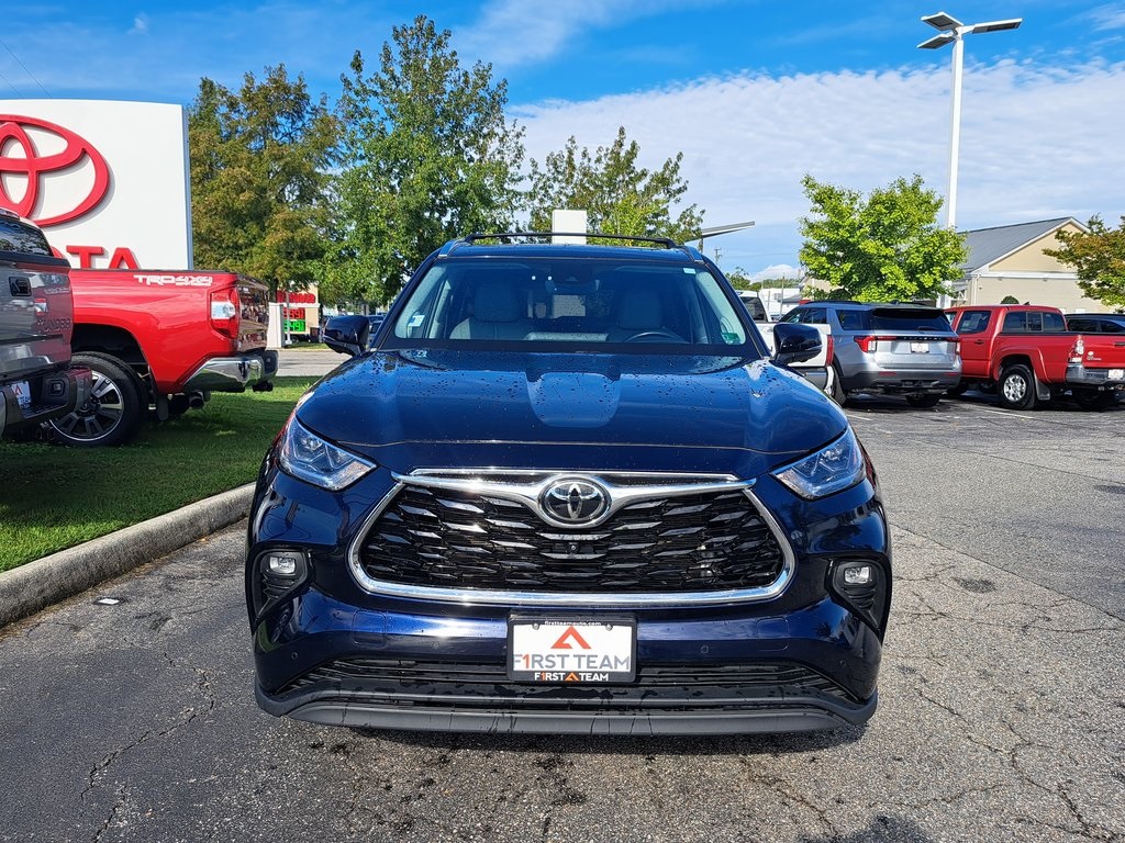 2023 Toyota Highlander Limited photo 2