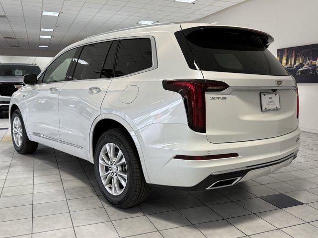 2025 Cadillac XT6 Luxury photo 3