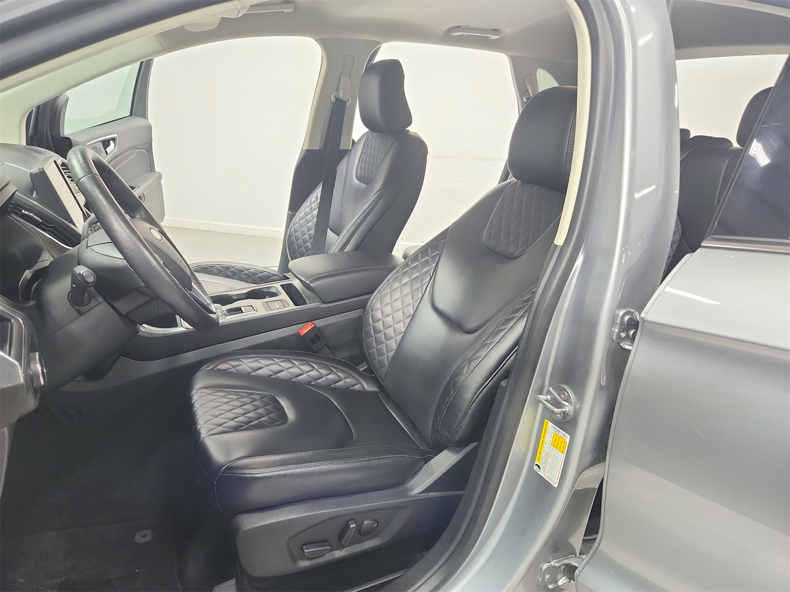 2024 Ford Edge Titanium photo 19
