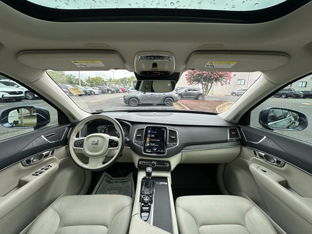 2020 Volvo XC90 T6 Momentum photo 2